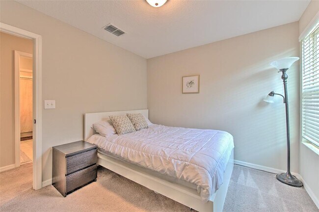 Building Photo - 10210 White Linen Ave