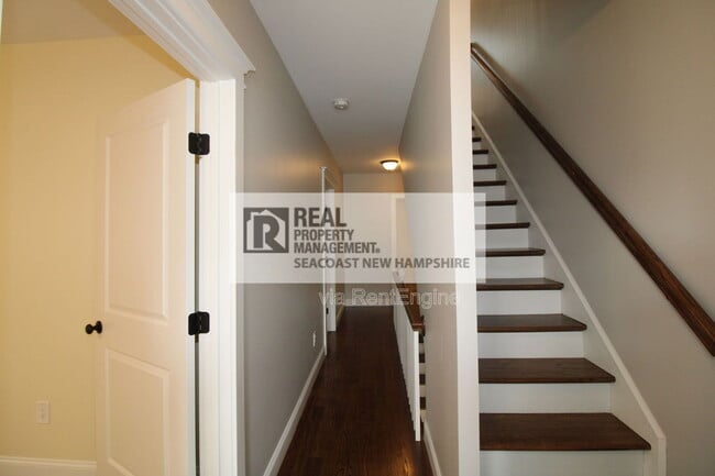 Building Photo - 33 Columbia St