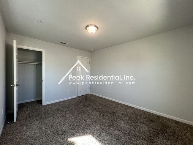 Building Photo - Newer 3bd/2.5 ba Home with 1 Car Garage in Gated Community