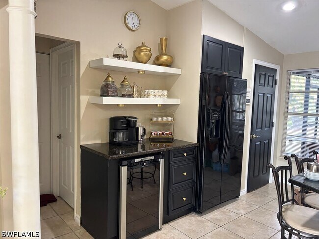 Building Photo - 1156 Oakes Blvd