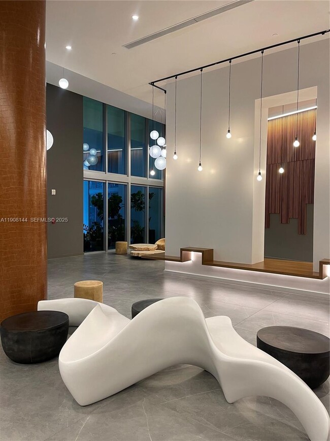 Building Photo - 350 S Miami Ave