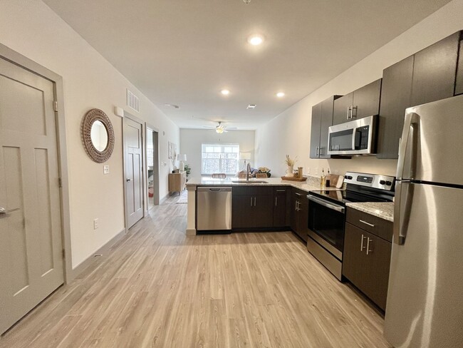 Building Photo - Tuscany | 1 Bed 1 Bath | 786 sf