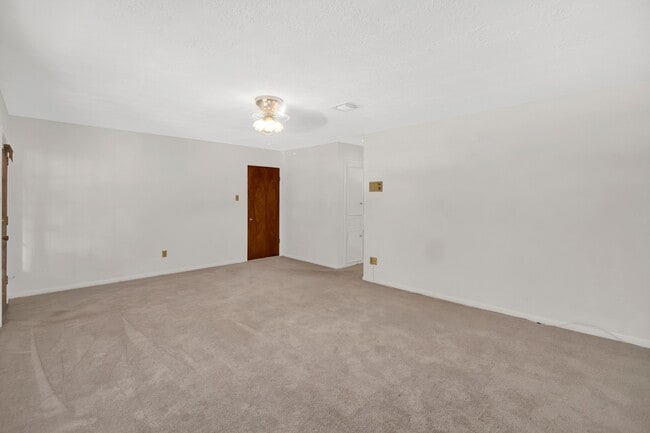 Building Photo - 5703 Havenwoods Dr