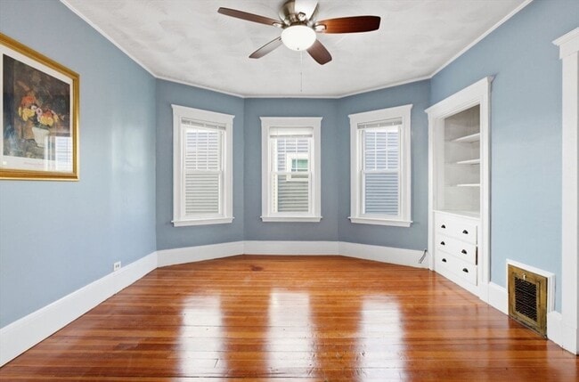 Building Photo - 20 Leslie St