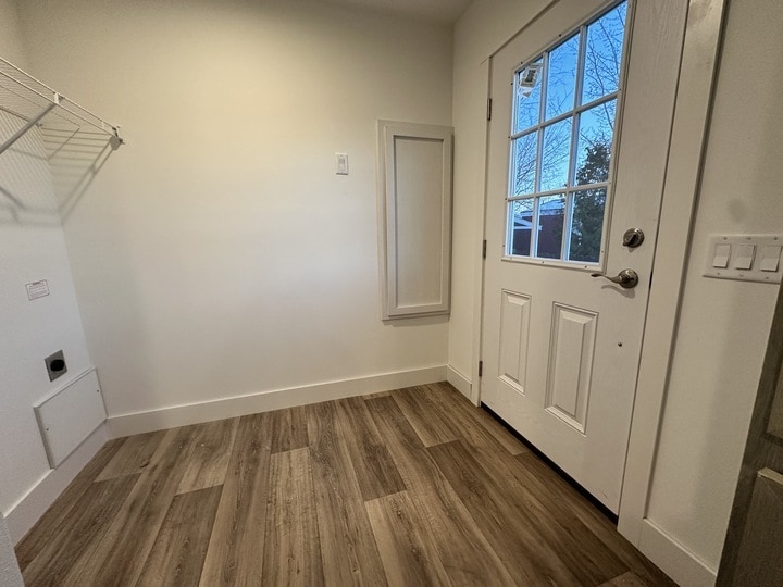 Building Photo - 15 Hartland St N