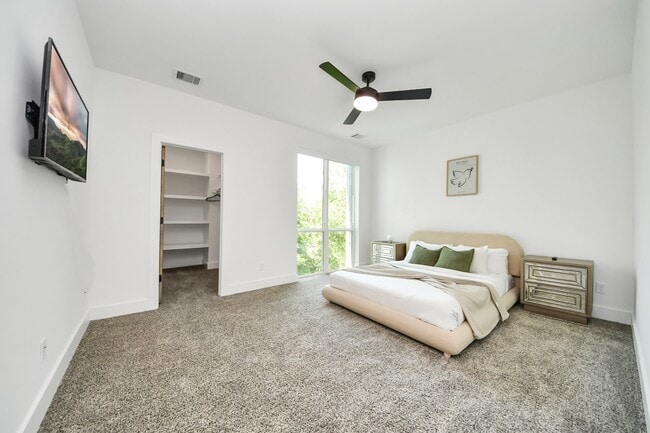 Primary Photo - 2211 Staples St