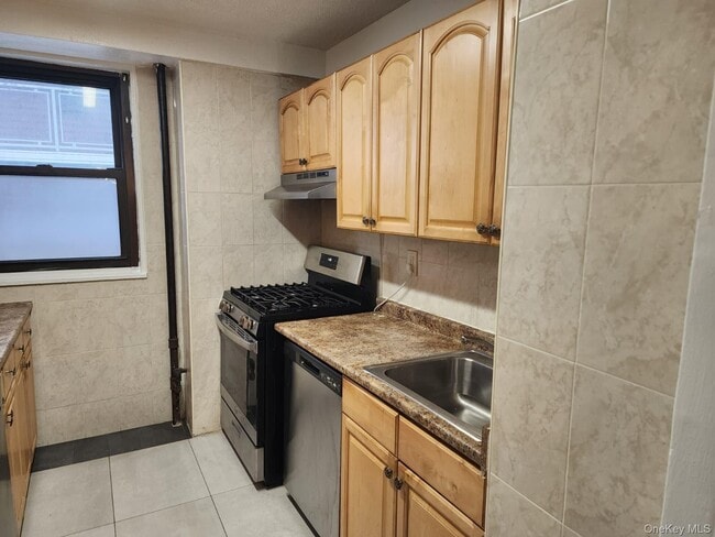 Building Photo - 61-15 98th St
