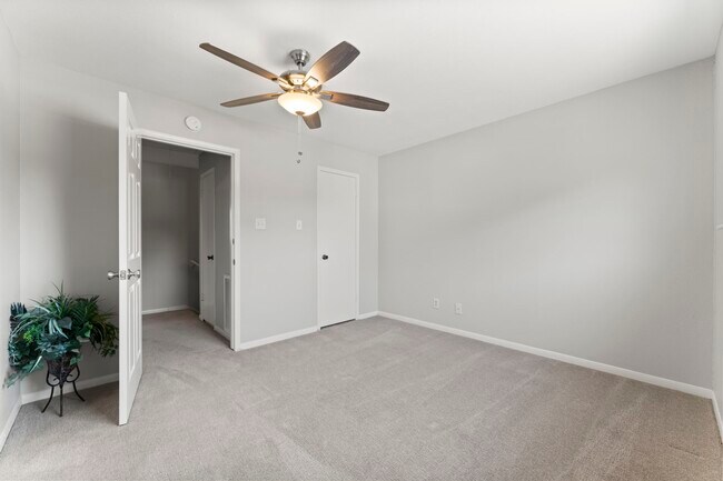 Building Photo - 71 Hideaway Dr