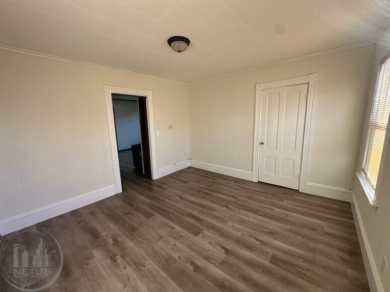 Building Photo - 73 Esther St