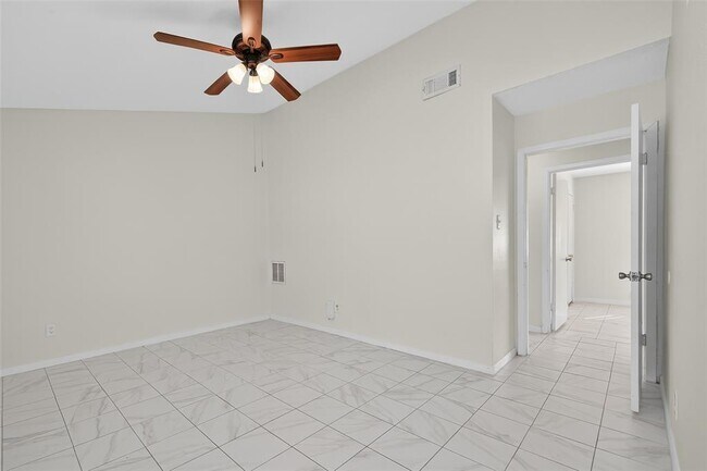 Building Photo - 23223 Naples Dr