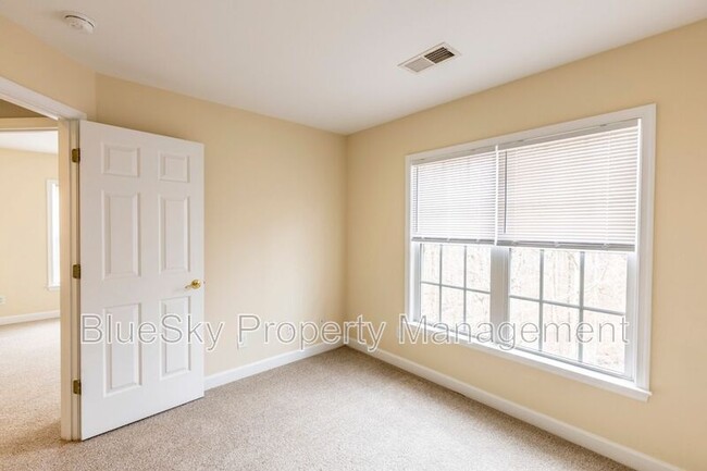 Building Photo - 2304 Ravenswood Ct