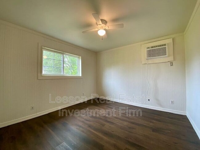 Building Photo - 5319 Carnation St