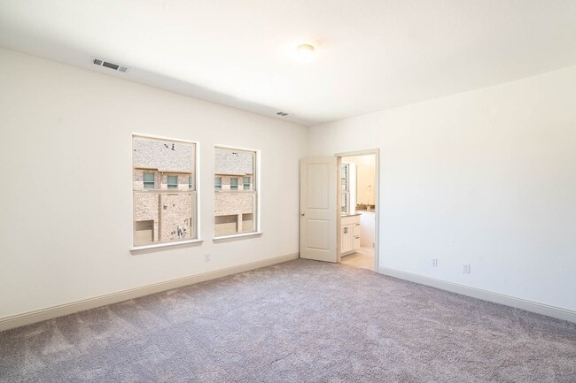 Building Photo - 6123 Blythe Dr