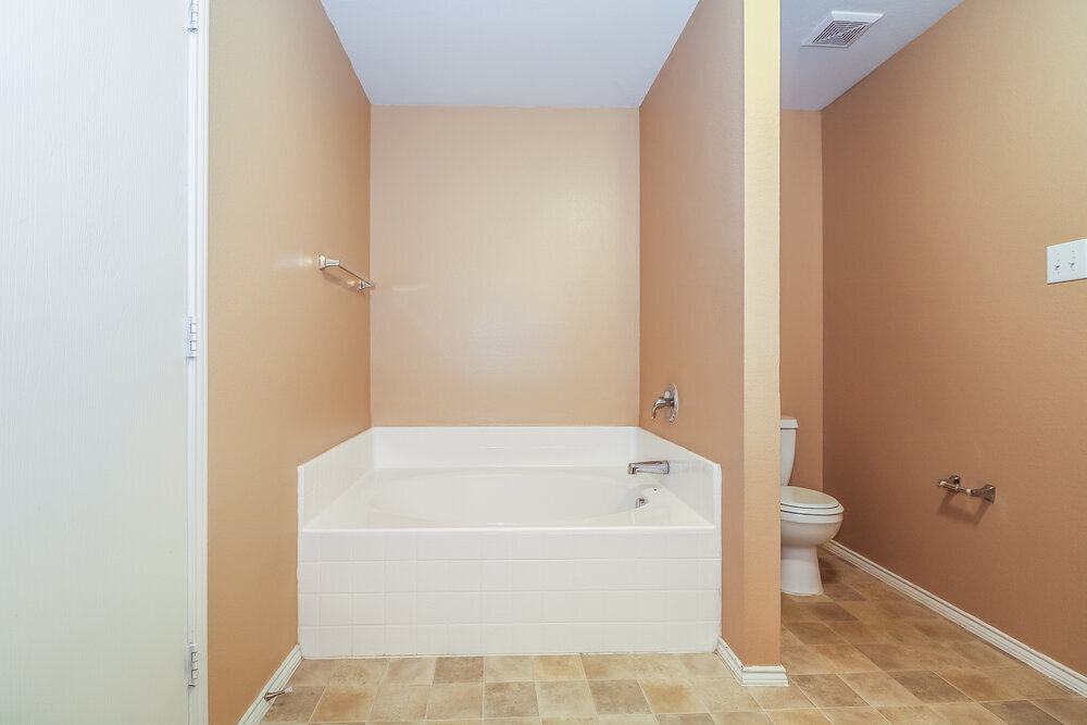 Building Photo - 10001 Chrysalis Dr