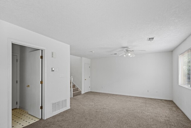 Building Photo - 8928 Jasper Dr NE