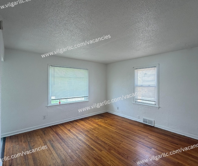 Building Photo - A cozy home ready for immediate move-in • 3 Bedrooms • 1 Full Bathroom