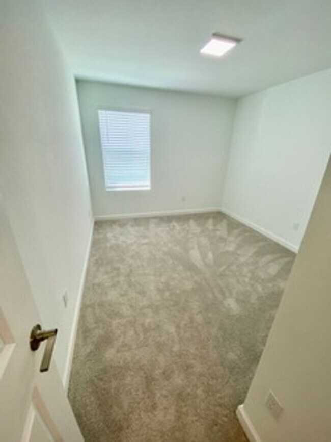 Building Photo - Brand new Townhome centrally located in La...