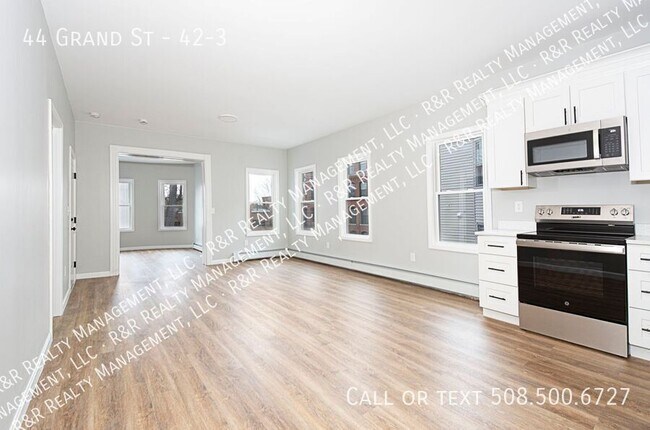 Building Photo - 44 Grand St