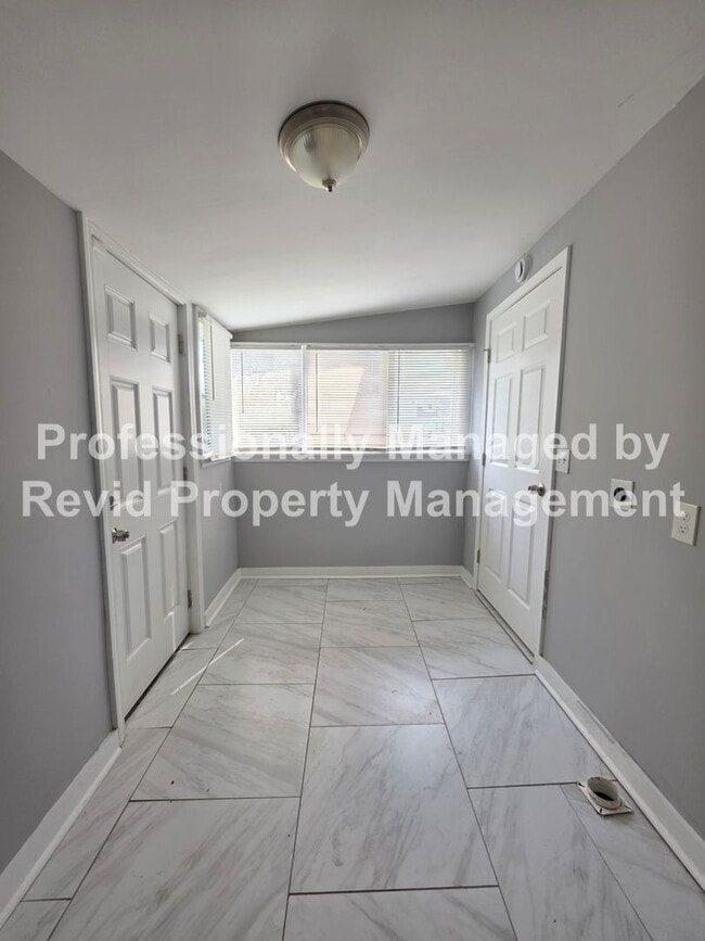 Building Photo - 3 Bed 1.5 Bathroom Home!!!!