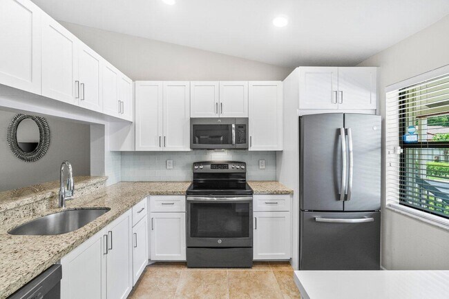 Building Photo - 22148 Palms Way