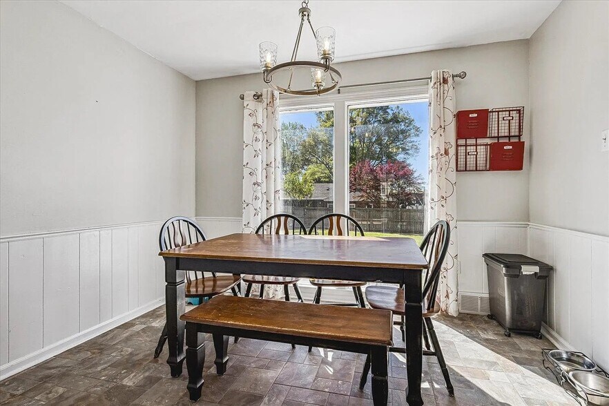 Building Photo - 8021 Brooxie Cove