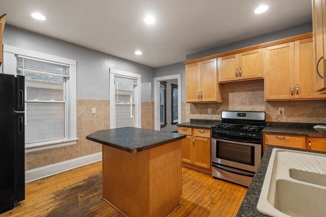 Building Photo - Cramer upper house