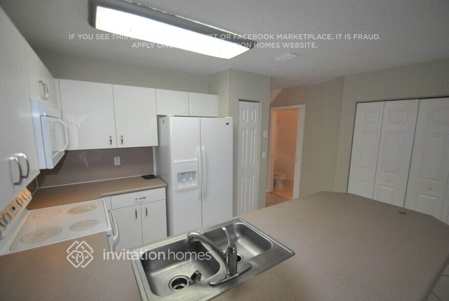 Building Photo - 964 Summit Lake Dr