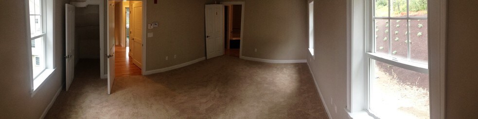 Master bedroom (panoramic view) - 8 Murray Ave