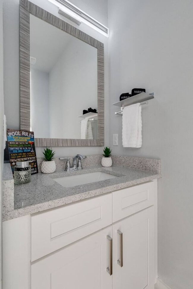 Building Photo - 1720 Burnt Store Rd N