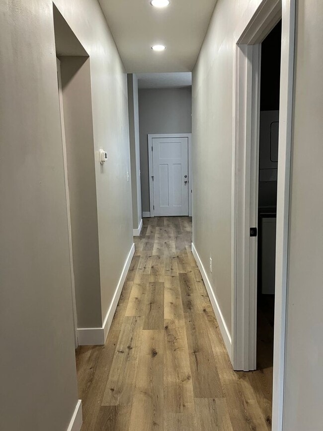 Building Photo - 1915 Poplar St