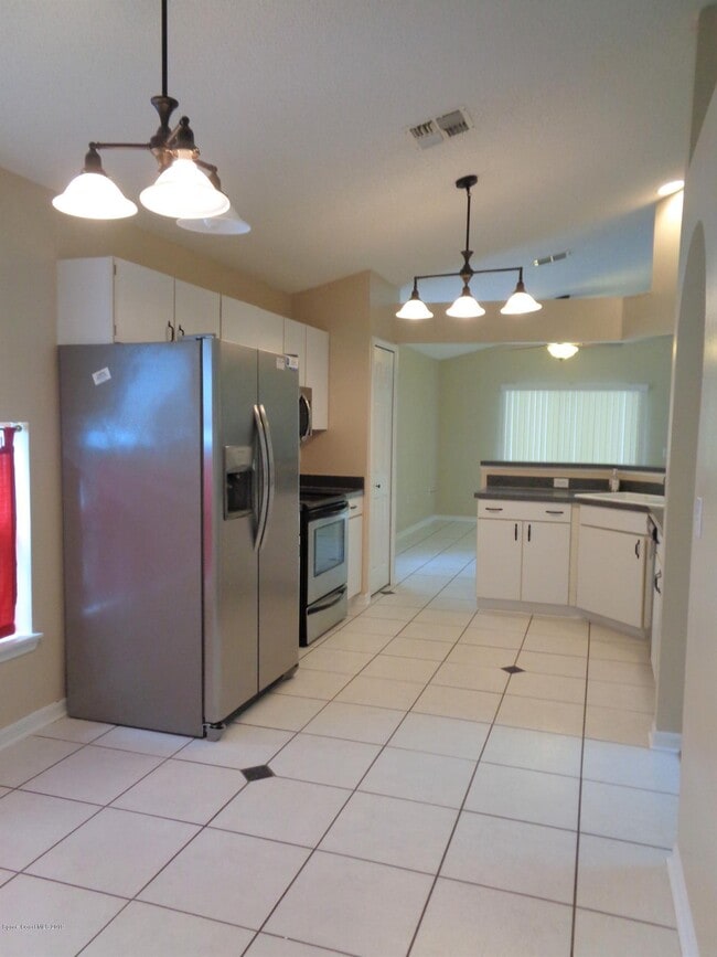 Building Photo - 2600 Alicia Ln