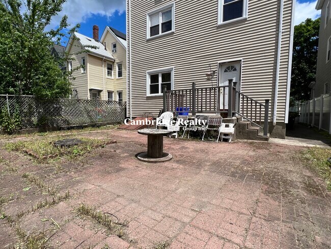 Building Photo - 24 Rossmore St