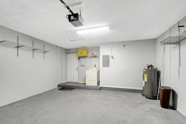 Building Photo - 215 NW 40th Ave