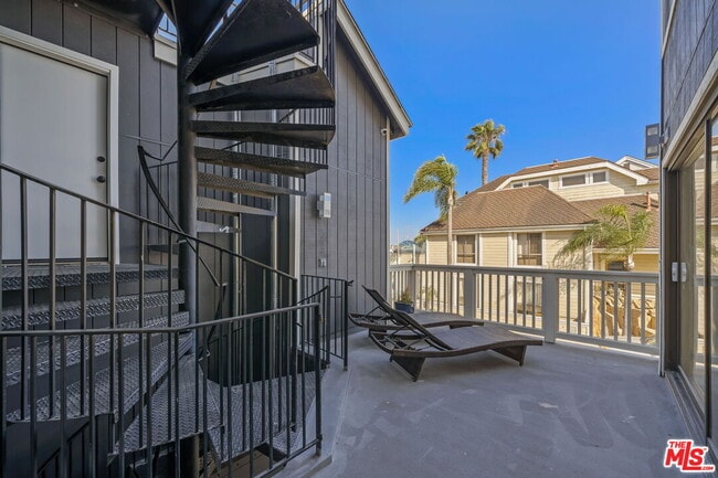 Building Photo - 6821 E Ocean Blvd