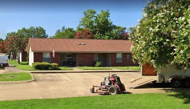 Building Photo - 2701 Stanberry Dr