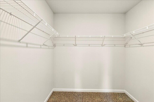 Building Photo - 18 E Sycamore Trl