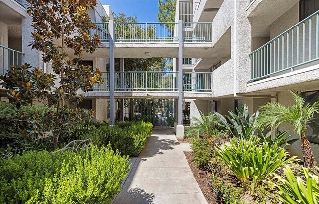 Building Photo - 20134 Leadwell St