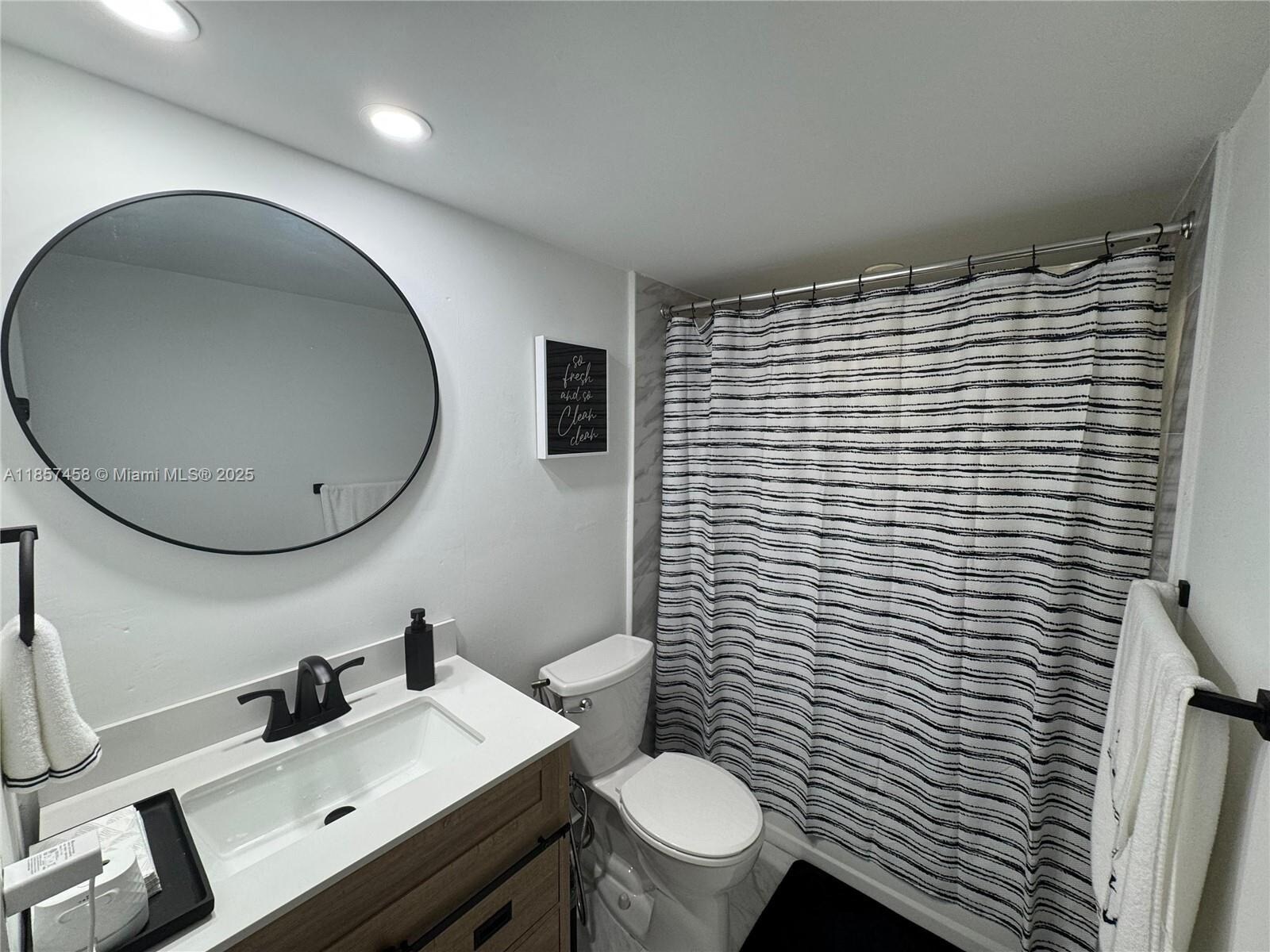 Building Photo - 13715 Kendale Lakes Cir