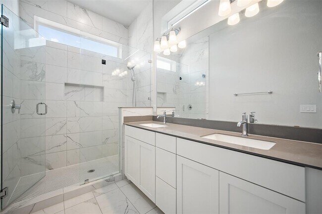 Building Photo - 13503 Ringold Cv