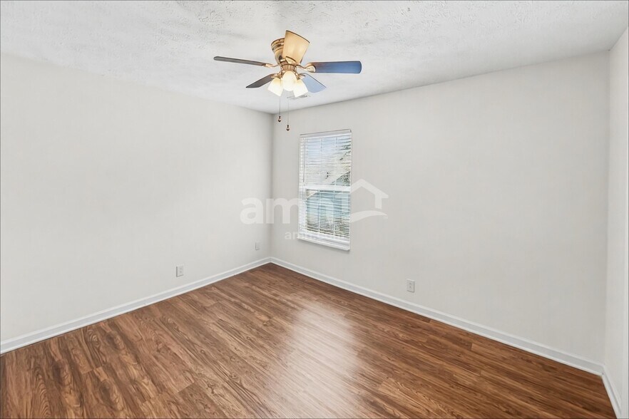 Building Photo - 916 Springs Hill Way