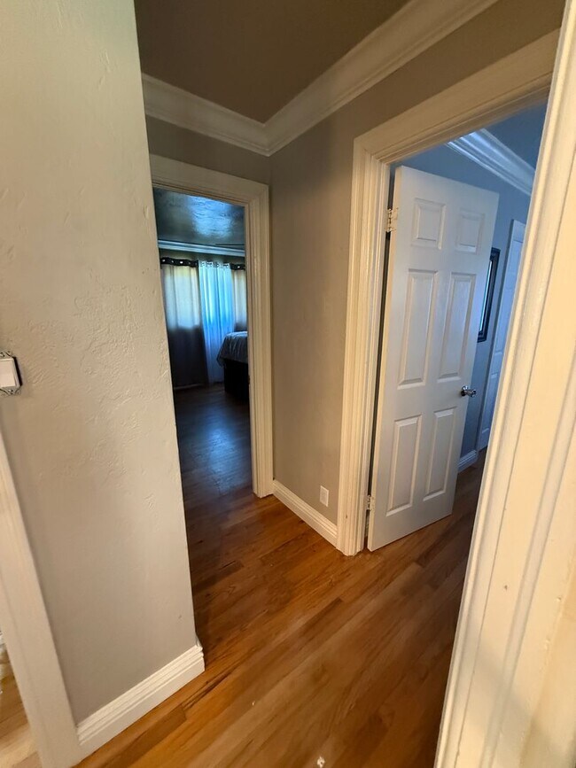 Building Photo - 1065 Del Moll Dr