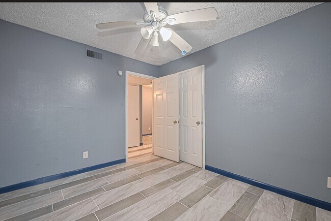 Building Photo - 12615 Brookglade Cir