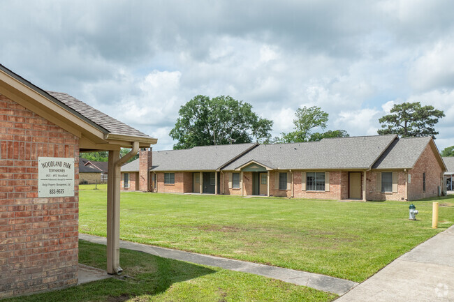 Building Photo - Woodland Park Townhomes
