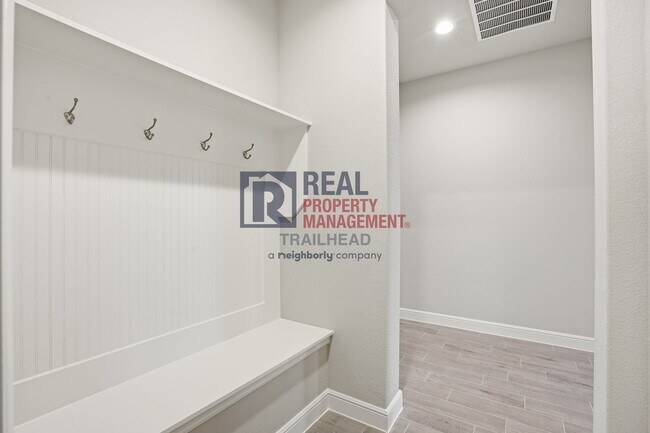 Building Photo - Well-Designed 4 Bedroom Single-Story