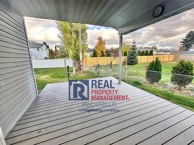 Building Photo - 3 Bed 2.5 Bath Twin Home - Double Car Gara...