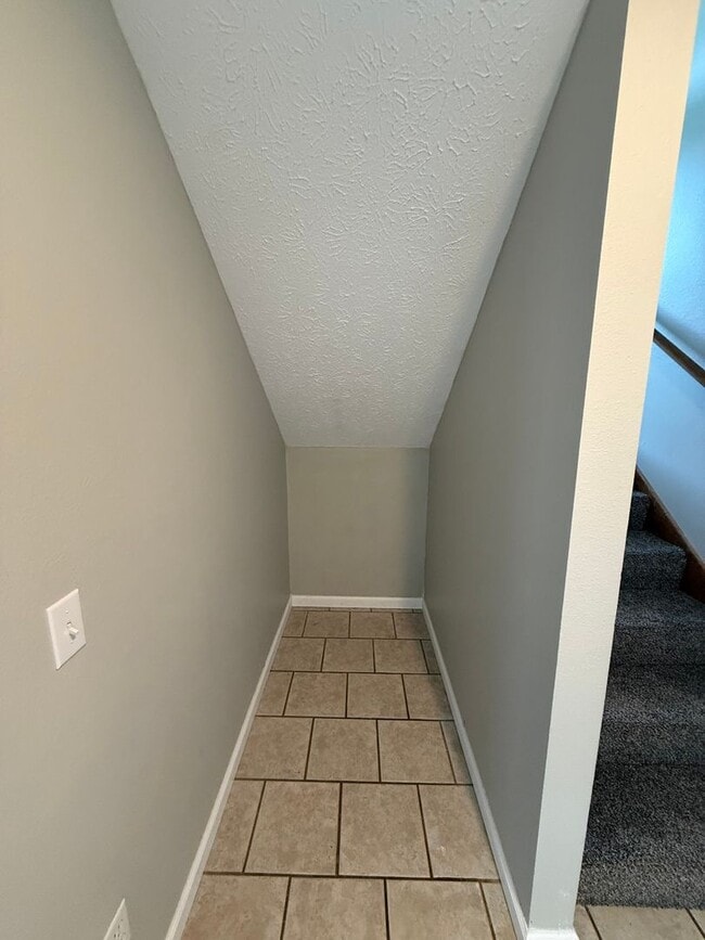 Building Photo - Updated home in Nixa