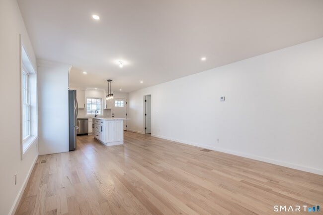 Building Photo - 330 Pleasantview Ave