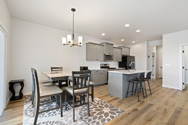 Building Photo - 5359 S Redeken Pl