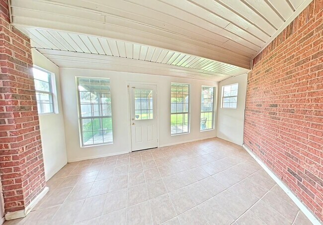 Building Photo - 4422 Egret Dr