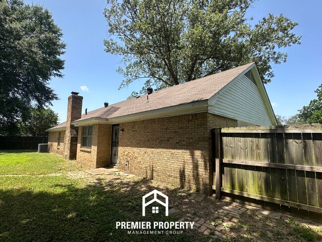 Building Photo - Gorgeous 4BR/2BA Bartlett Home with Brick Fireplace & Spacious Fenced Yard!